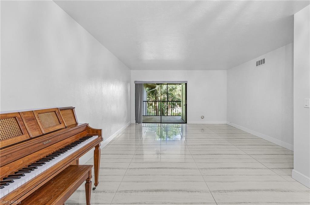 COURTYARD AT KINGS LAKE - Residential