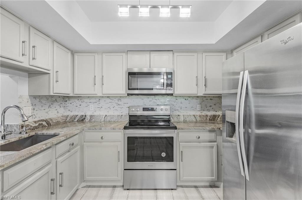 COURTYARD AT KINGS LAKE - Residential