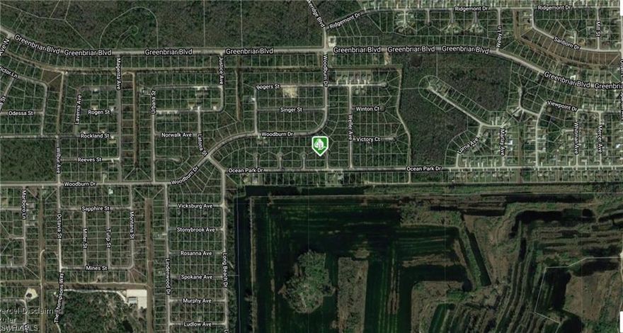 quite area, nice surroundings, close to everyhting, build your dream house, no HOA, agent/builder