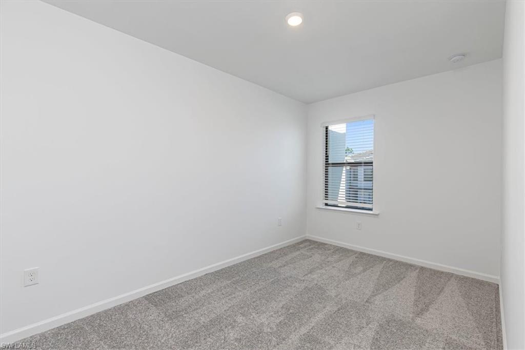 SOLIS GRANDE - Residential Lease