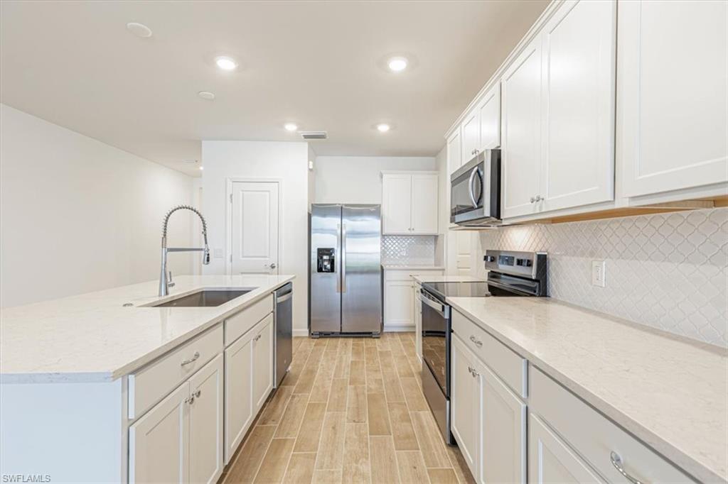 SOLIS GRANDE - Residential Lease