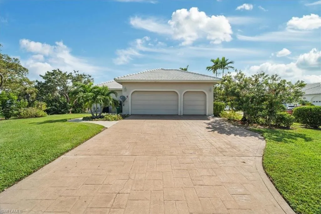 Marco Island, Florida 34145, United States, 3 Bedrooms Bedrooms, ,3 BathroomsBathrooms,Residential,Contingent,40744