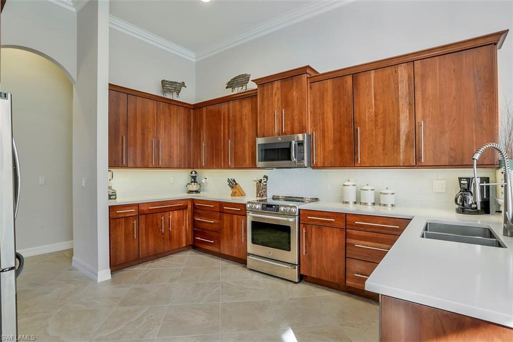 SATURNIA LAKES - Residential