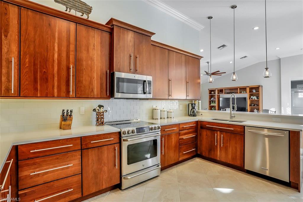 SATURNIA LAKES - Residential