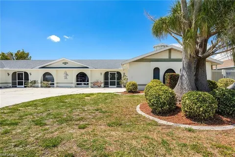 703 SE 7th St Unit 2, Cape Coral, FL 33990 - MLS#: 225005090