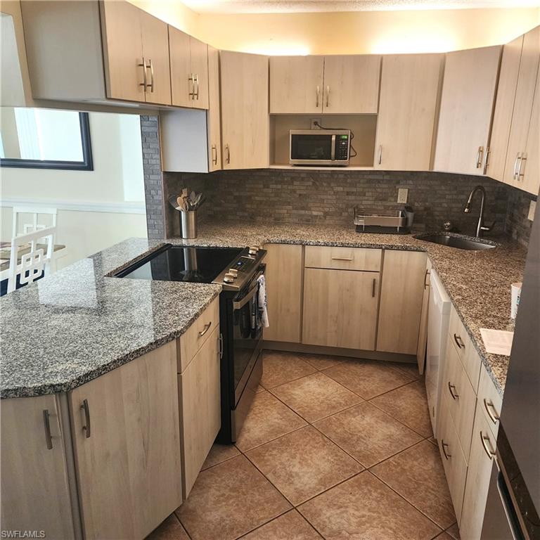 PINE RIDGE OF FORT MYERS VILLAGE - Residential