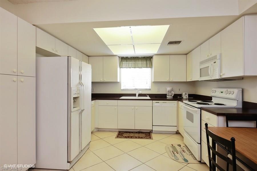 MONTEGO MANOR - Residential