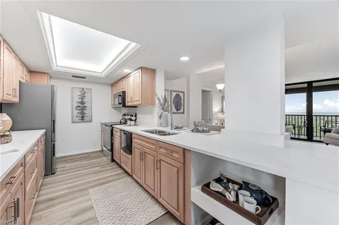 17 Bluebill Ave Unit 604, Naples, FL 34108 - #: 224102999