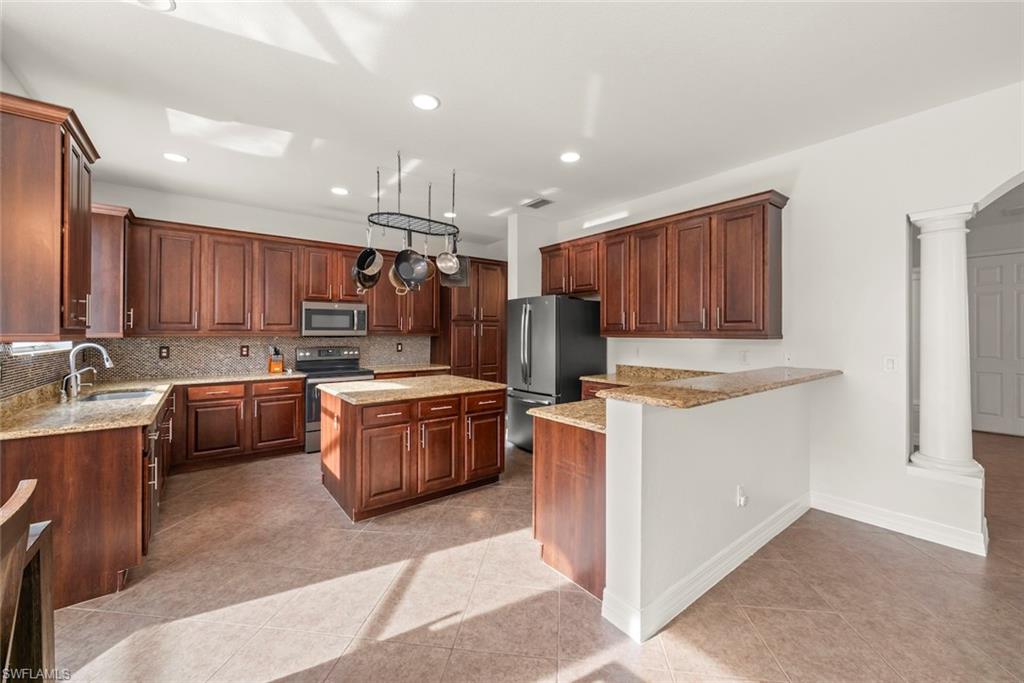 BOTANICA LAKES - Residential