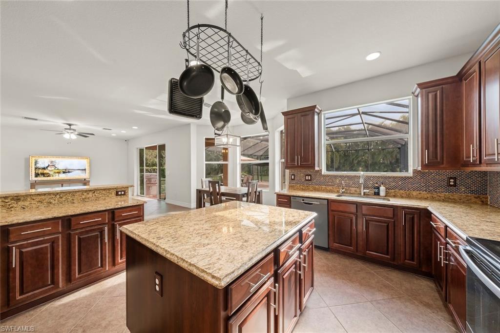 BOTANICA LAKES - Residential