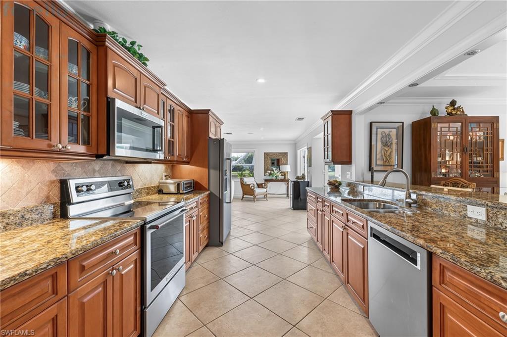 IMPERIAL GOLF ESTATES - Residential