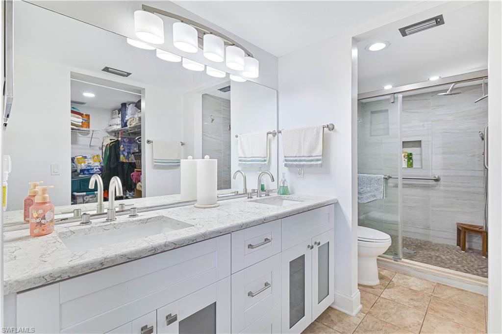 ADMIRALTY YACHT & RACQUET CLUB - Residential