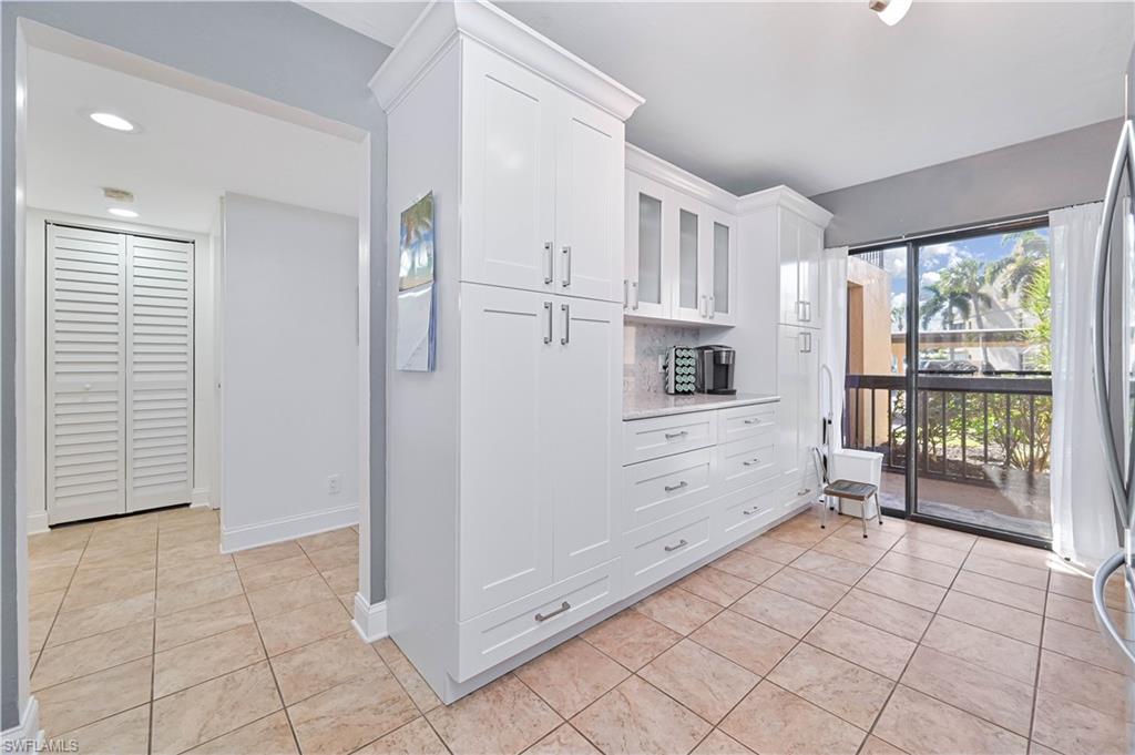 ADMIRALTY YACHT & RACQUET CLUB - Residential