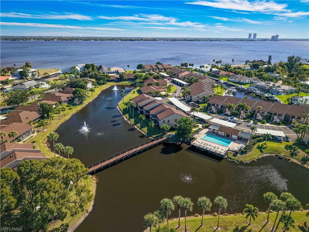 ADMIRALTY YACHT & RACQUET CLUB - Residential