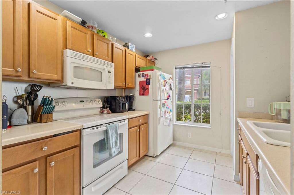 TOWNHOMES AT STONEYBROOK - Residential