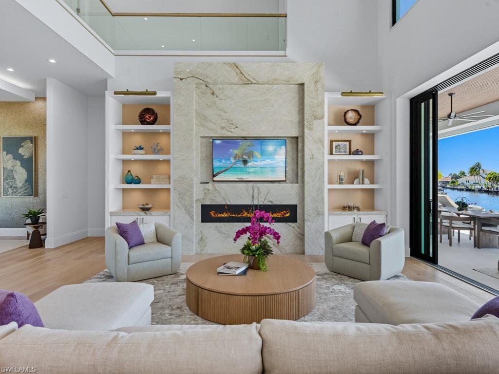 MARCO BEACH - Residential