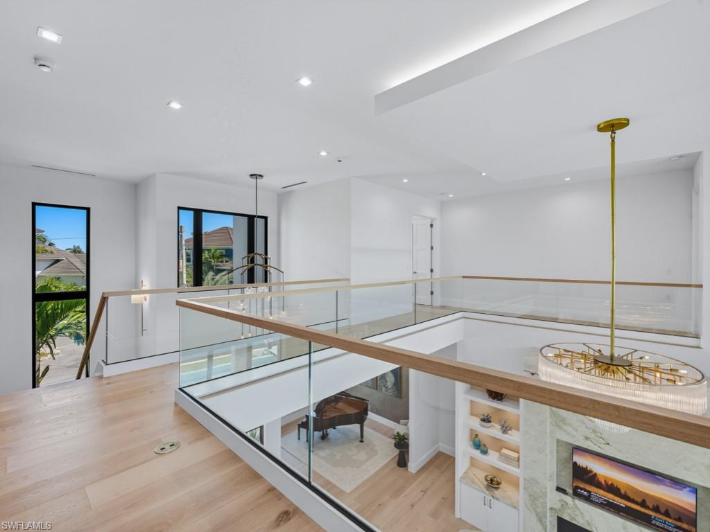 MARCO BEACH - Residential