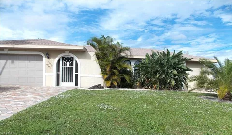 911 SE 34th Ter, Cape Coral, FL 33904 - #: 224098233