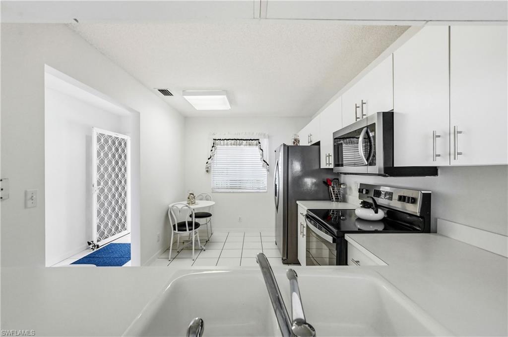 EMERALD LAKES - Residential