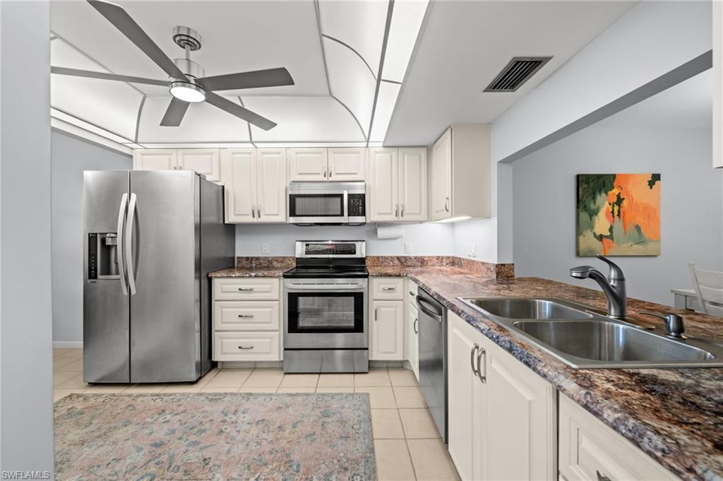 WINDWOOD - Residential Lease