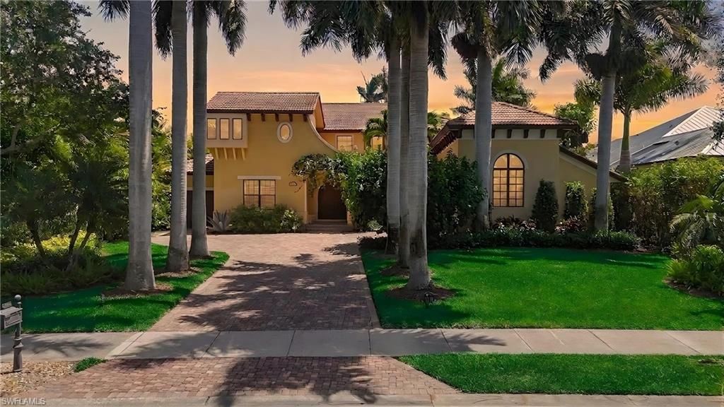 Photo of 3310 Crayton RD, NAPLES, FL 34103 (MLS # 226016085)
