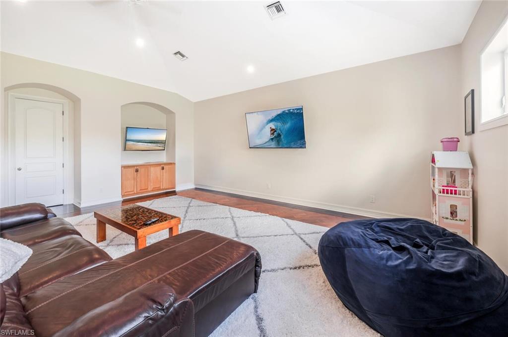 LIVINGSTON WOODS - Residential