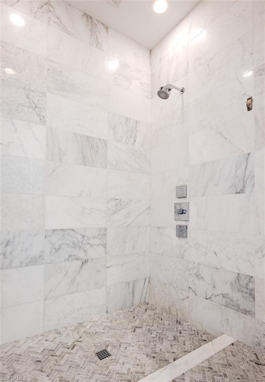 ROYAL HARBOR - Residential