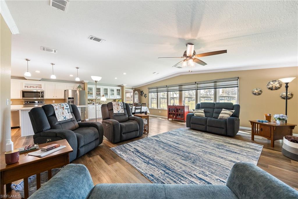 SIX LAKES COUNTRY CLUB - Residential