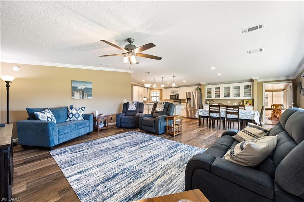 SIX LAKES COUNTRY CLUB - Residential