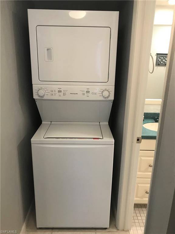 COURT OF PALMS - Residential