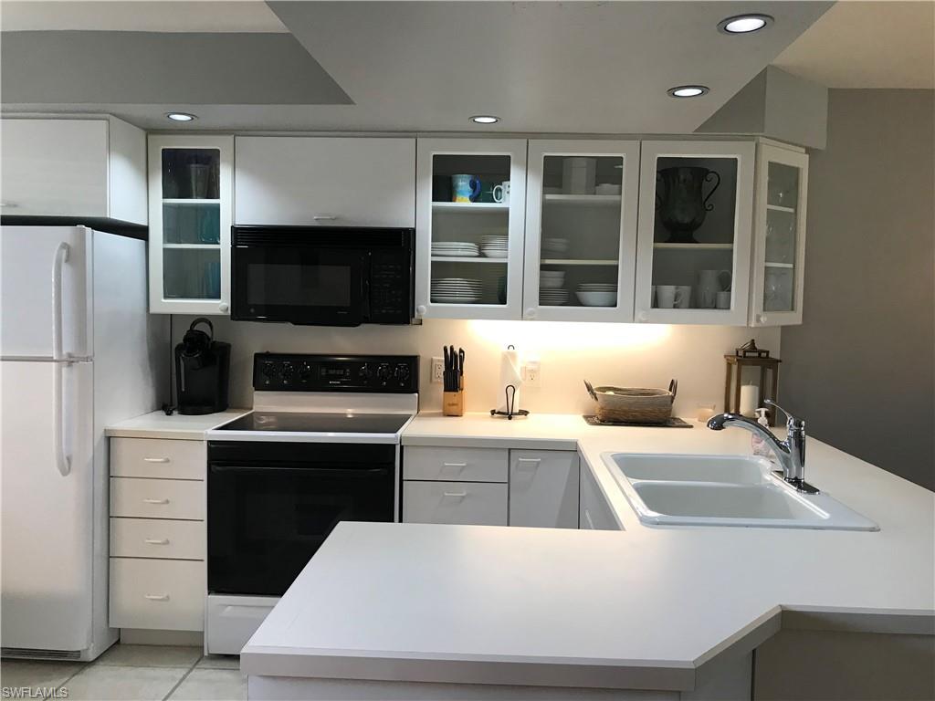 COURT OF PALMS - Residential