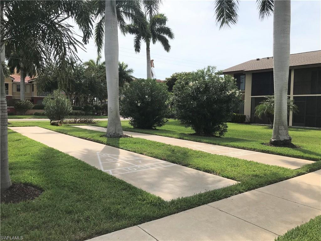 COURT OF PALMS - Residential