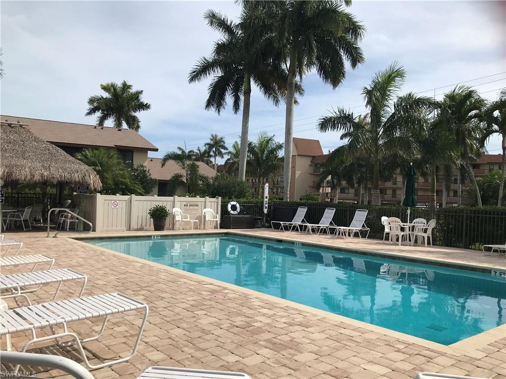 COURT OF PALMS - Residential