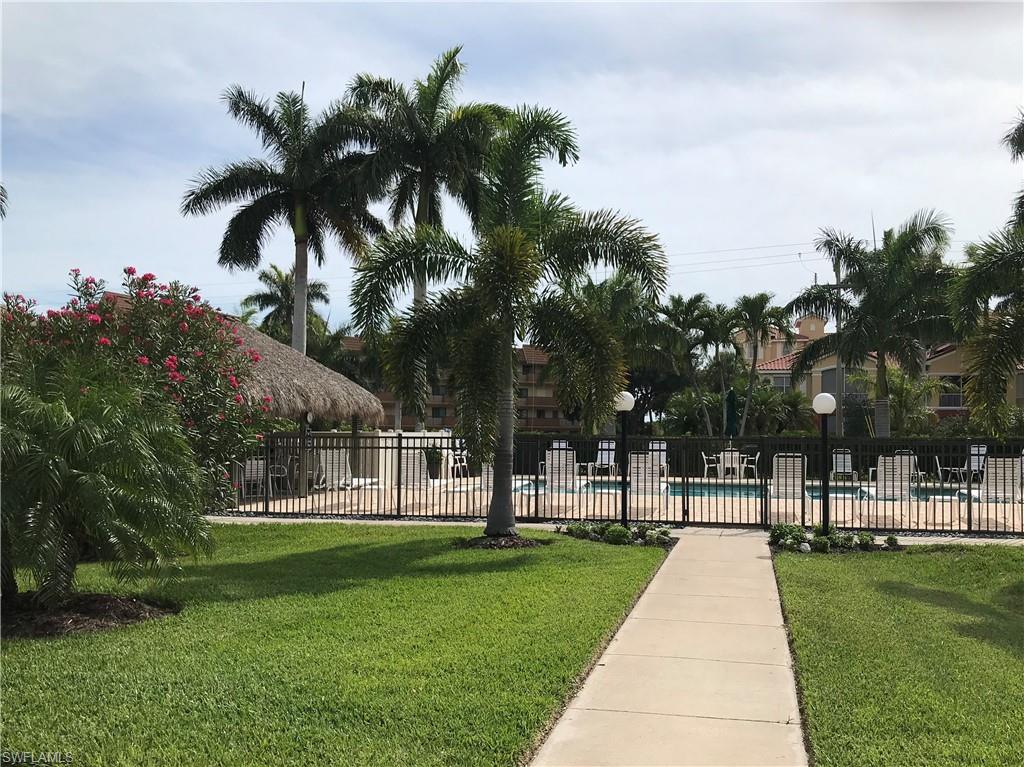 COURT OF PALMS - Residential