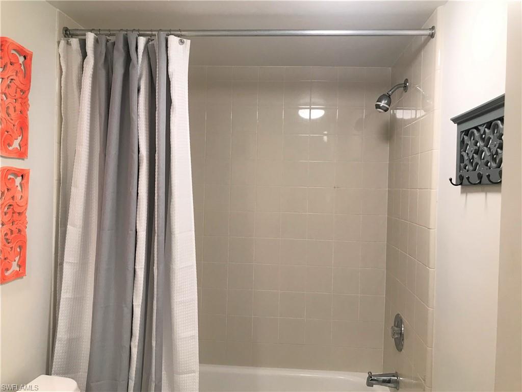 COURT OF PALMS - Residential