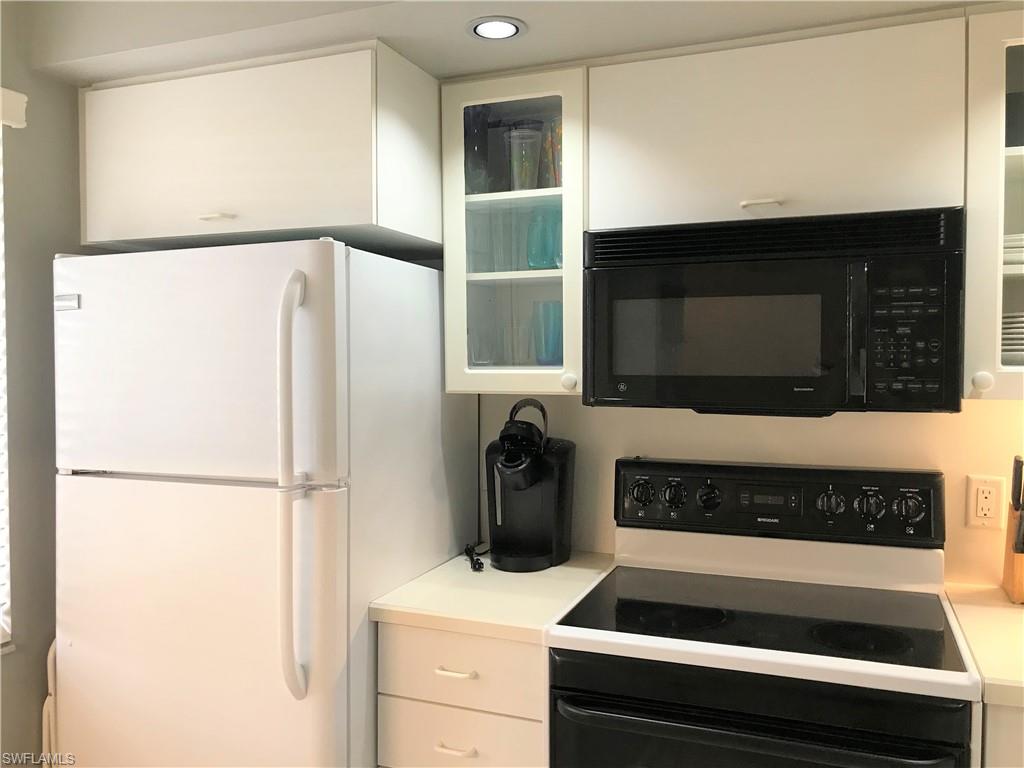 COURT OF PALMS - Residential