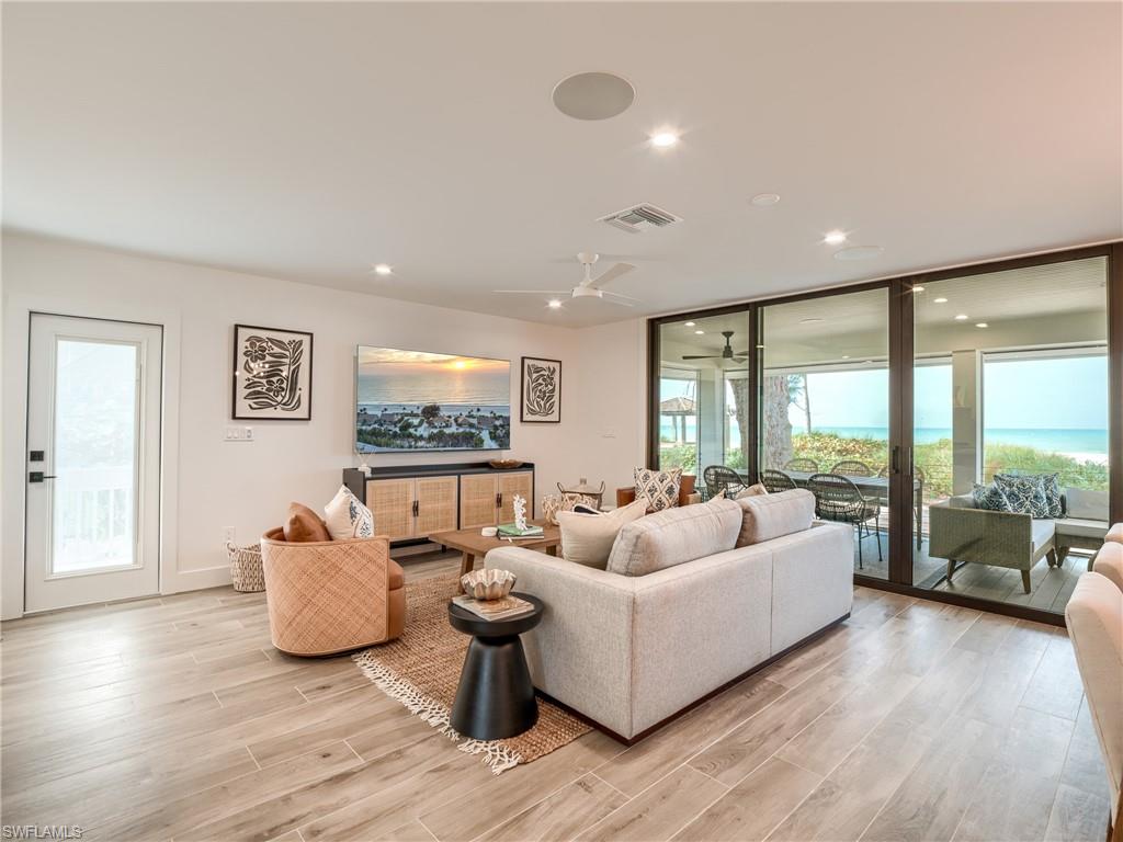 BEACH HOMES - Residential