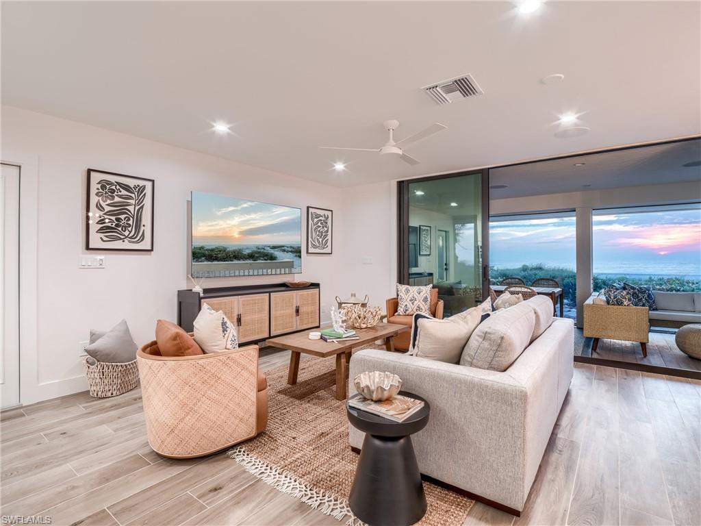 BEACH HOMES - Residential