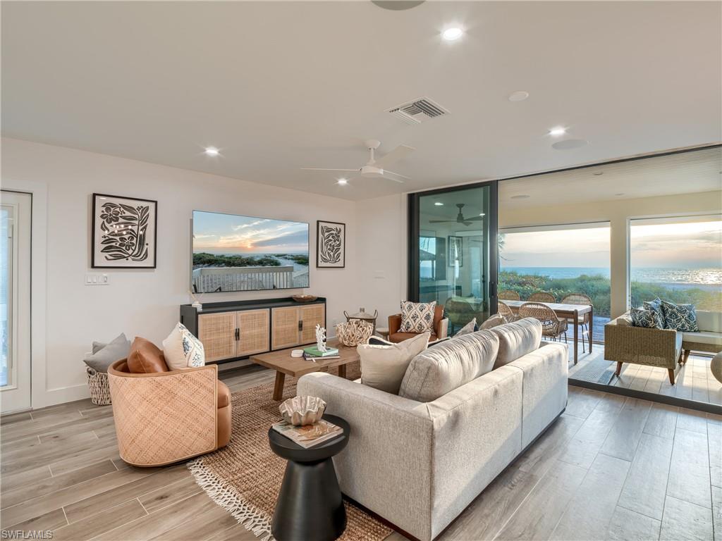 BEACH HOMES - Residential