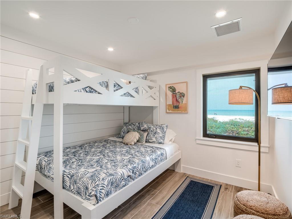 BEACH HOMES - Residential