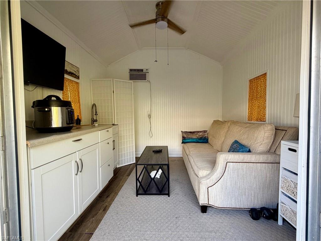 PELICAN LAKE RV RESORT - Land