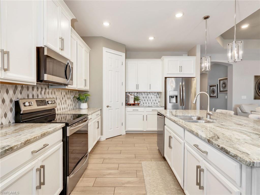 HALFMOON POINT - Residential