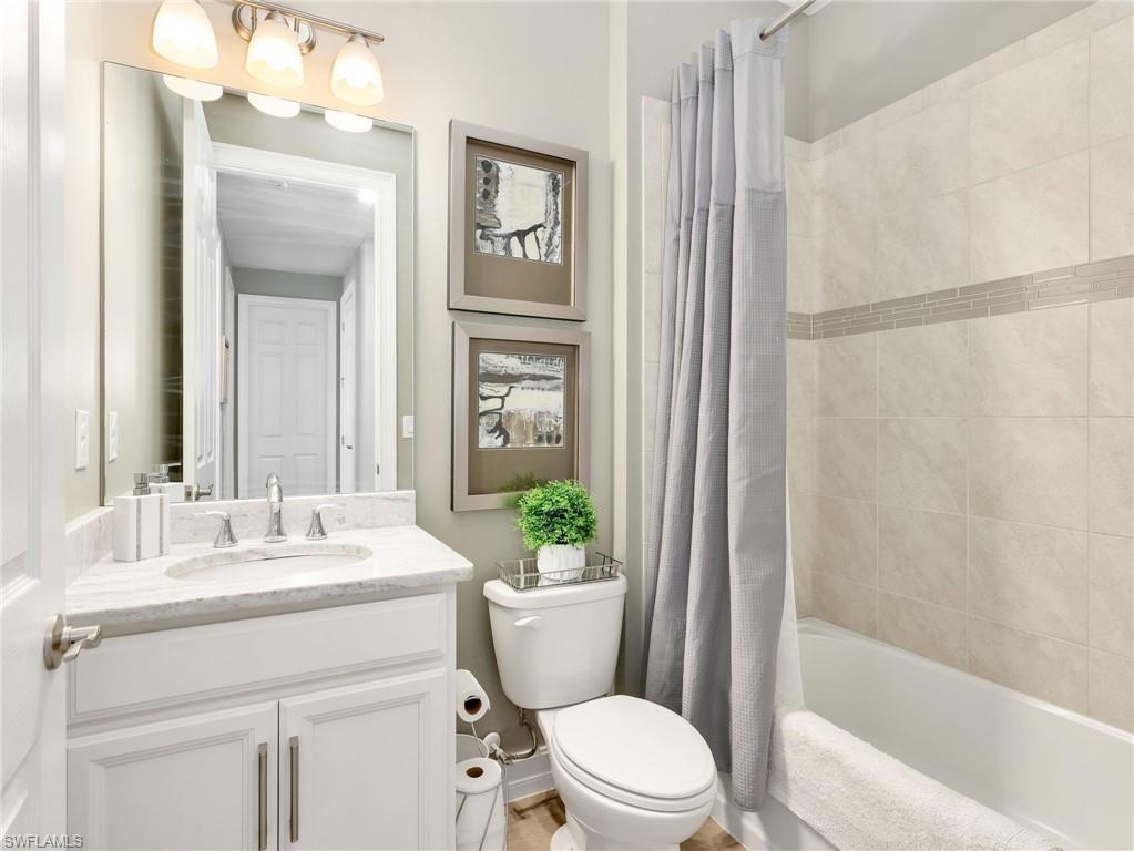 HALFMOON POINT - Residential