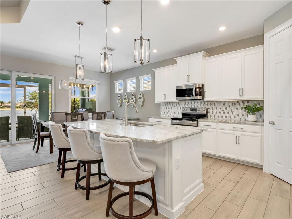 HALFMOON POINT - Residential