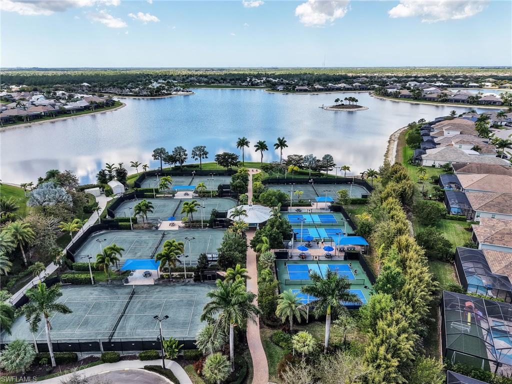 HALFMOON POINT - Residential