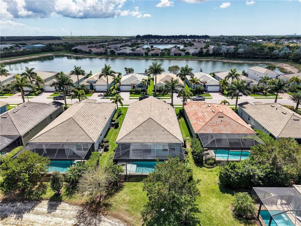 HALFMOON POINT - Residential