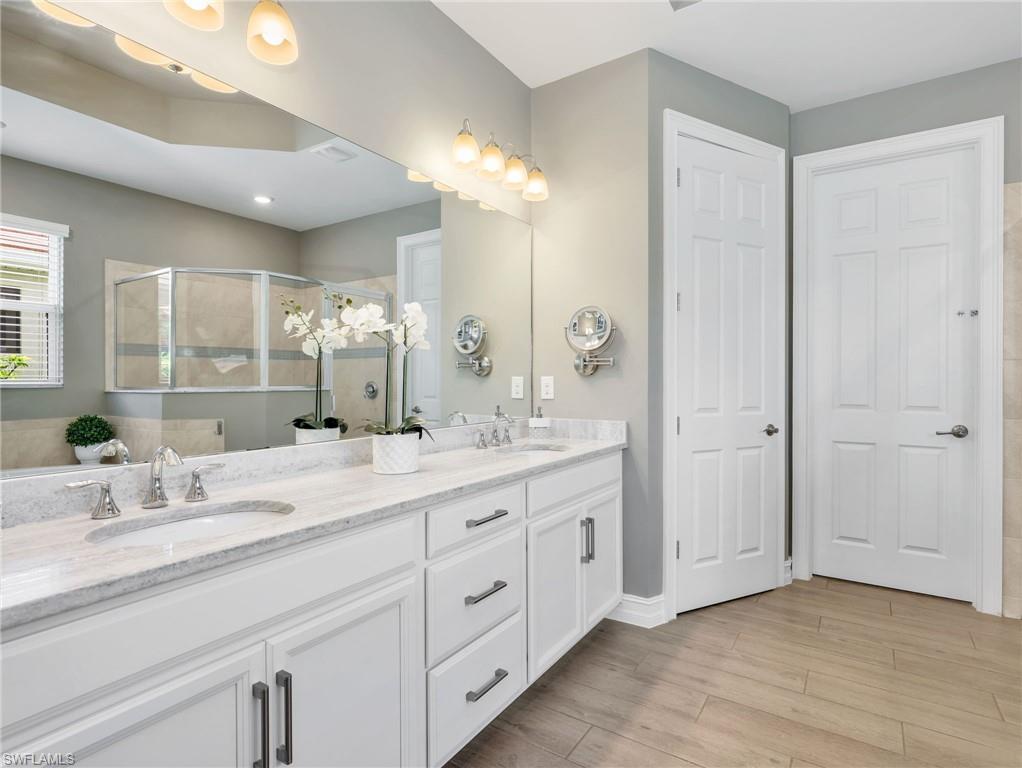 HALFMOON POINT - Residential