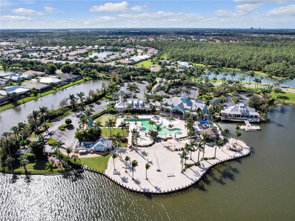 HALFMOON POINT - Residential