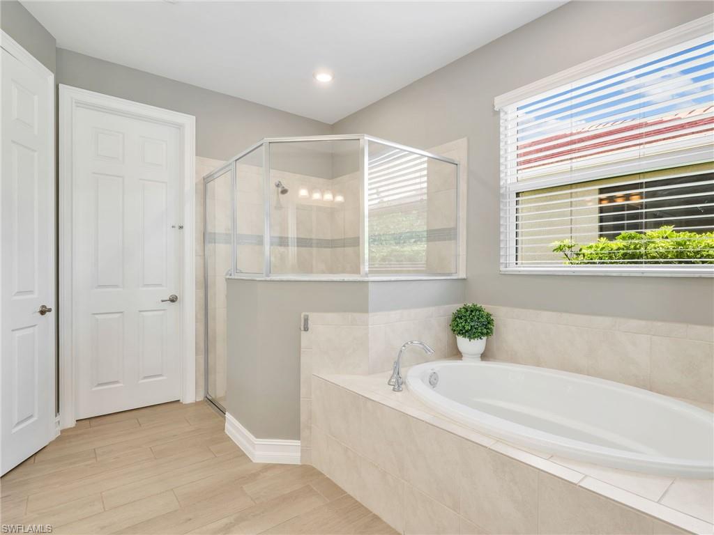 HALFMOON POINT - Residential