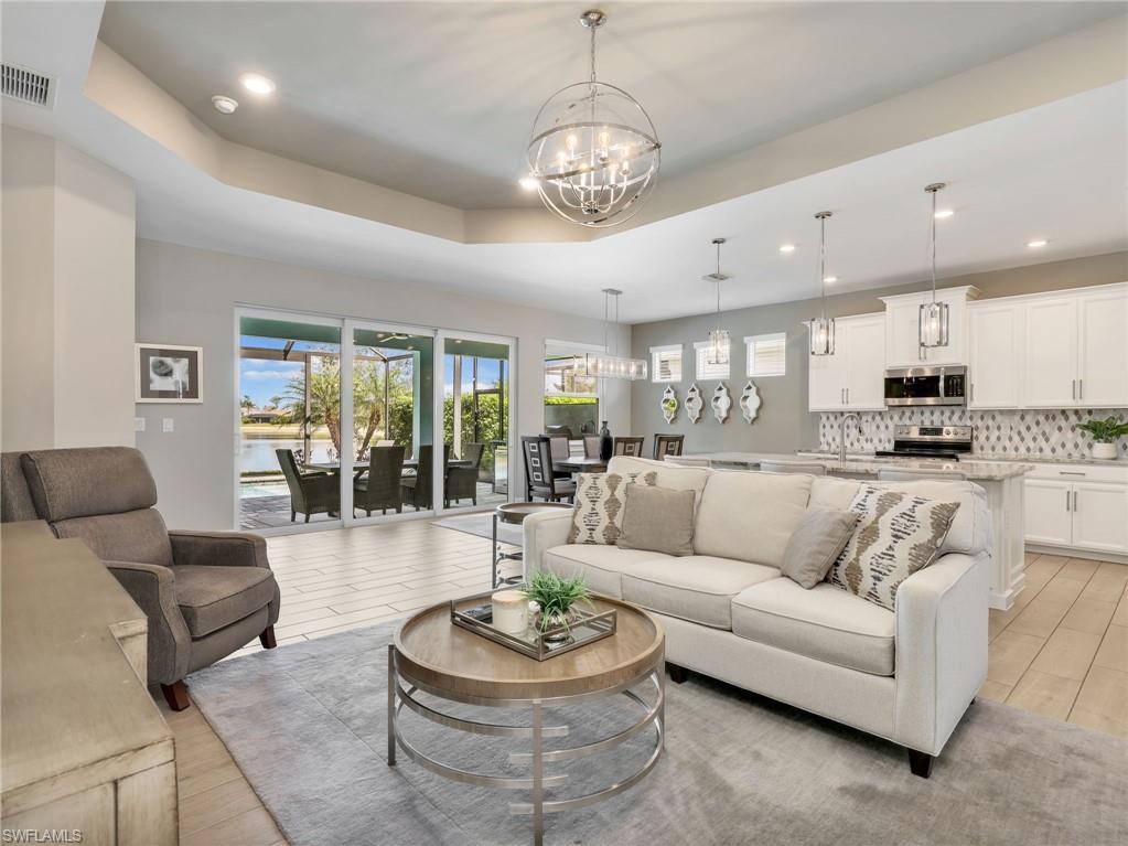 HALFMOON POINT - Residential